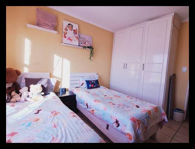 3 BEDROOM TOWNHOUSE FOR SALE IN EDLEEN